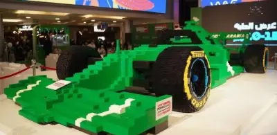 Carro de Fórmula 1 construído com 500 mil peças de Lego bate recorde