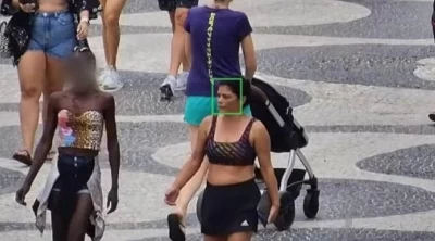 Mulher se revolta após passar 20 horas presa por erro em sistema de segurança no RJ; VEJA VÍDEO