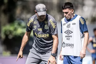 Sem Escobar, veja quem pode ganhar uma chance na lateral do Santos contra a Chapecoense