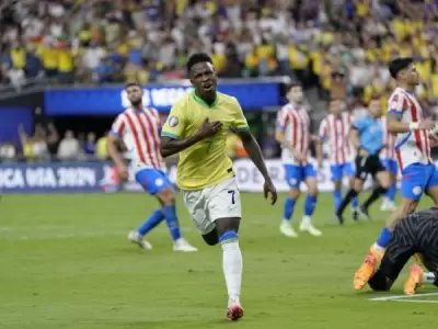 Vinicius Júnior brilha e Brasil derrota Paraguai na Copa América