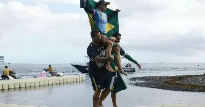 Com final emocionante, Tatiana Weston-Webb fica com a prata do surfe nas Olimpíadas